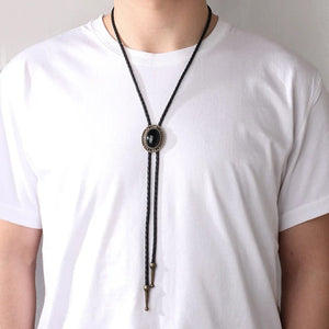 Bolo tie med svart oval sten och silverdetaljer Silver