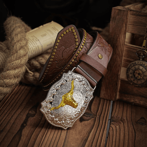 Cowboybälte med gyllene tjurhuvud