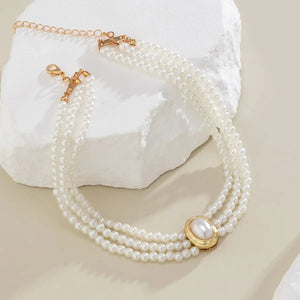 Flerradigt choker-halsband med turkosa pärlor