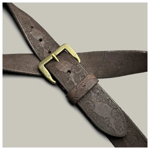 Präglat cowboybälte i äkta läder med mässingsspänne