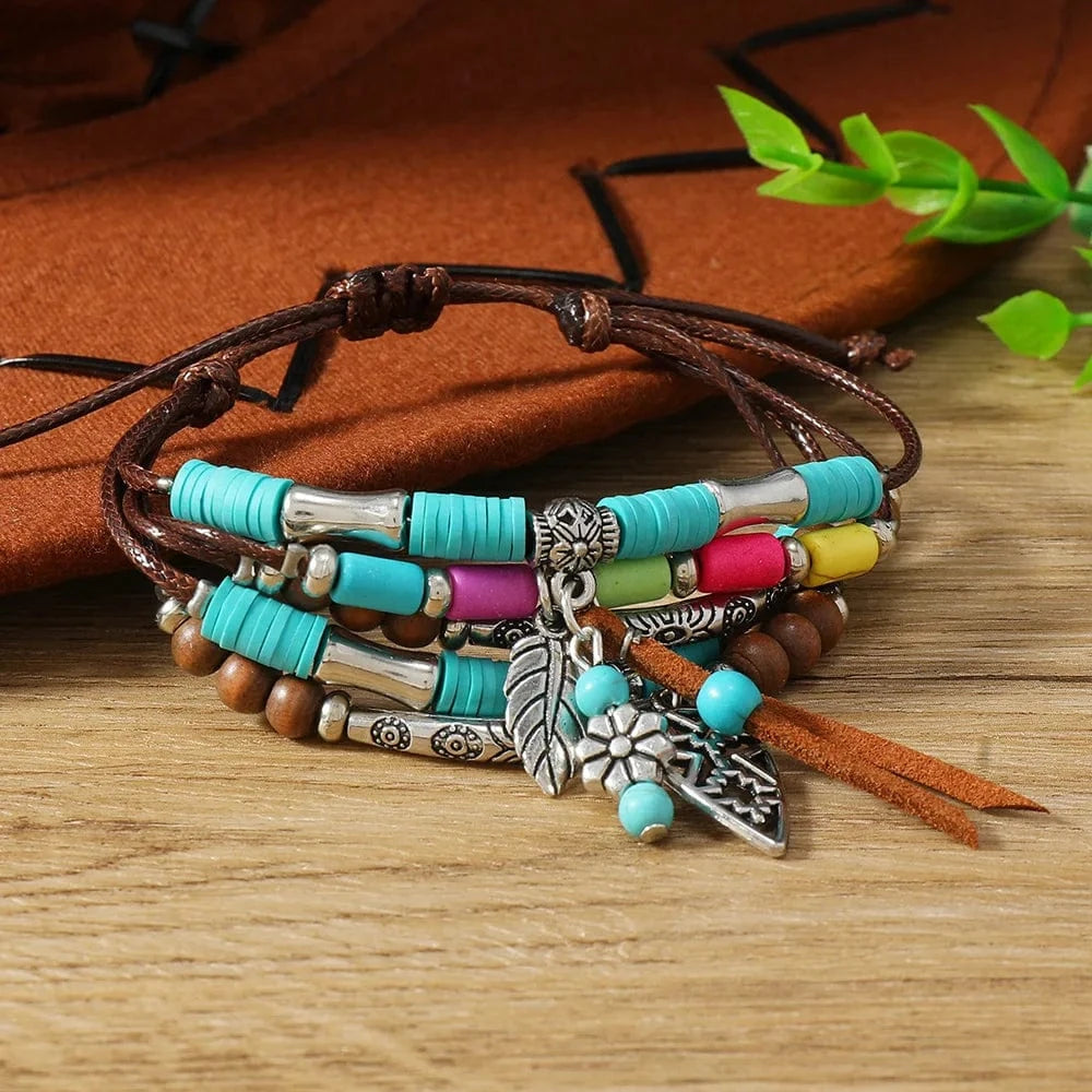 Boho Läderarmband med Turkosa Pärlor och Berlocker Stil multi