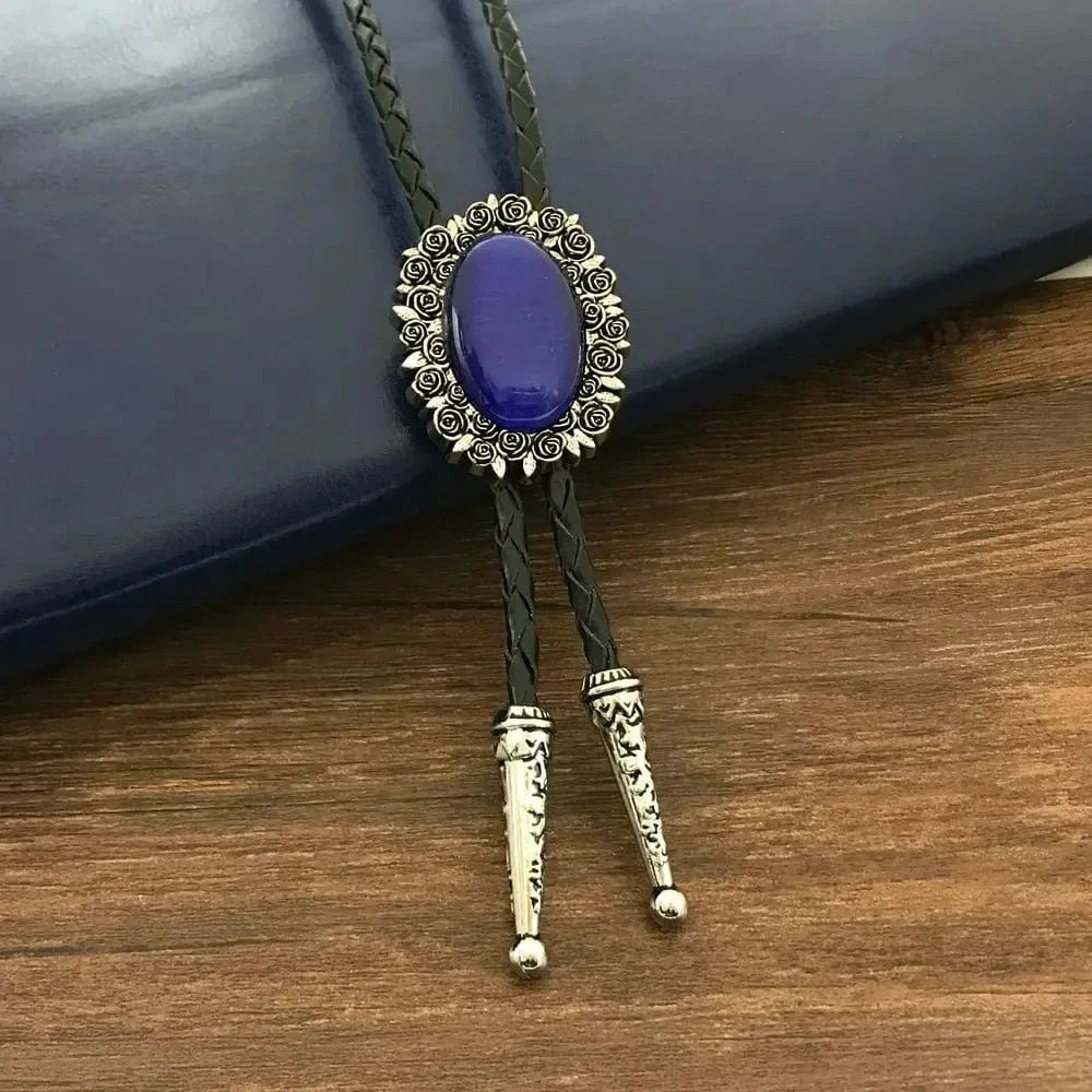 Bolo tie i äkta läder med vintageblomma och steninfattning
