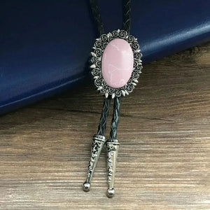 Bolo tie i äkta läder med vintageblomma och steninfattning