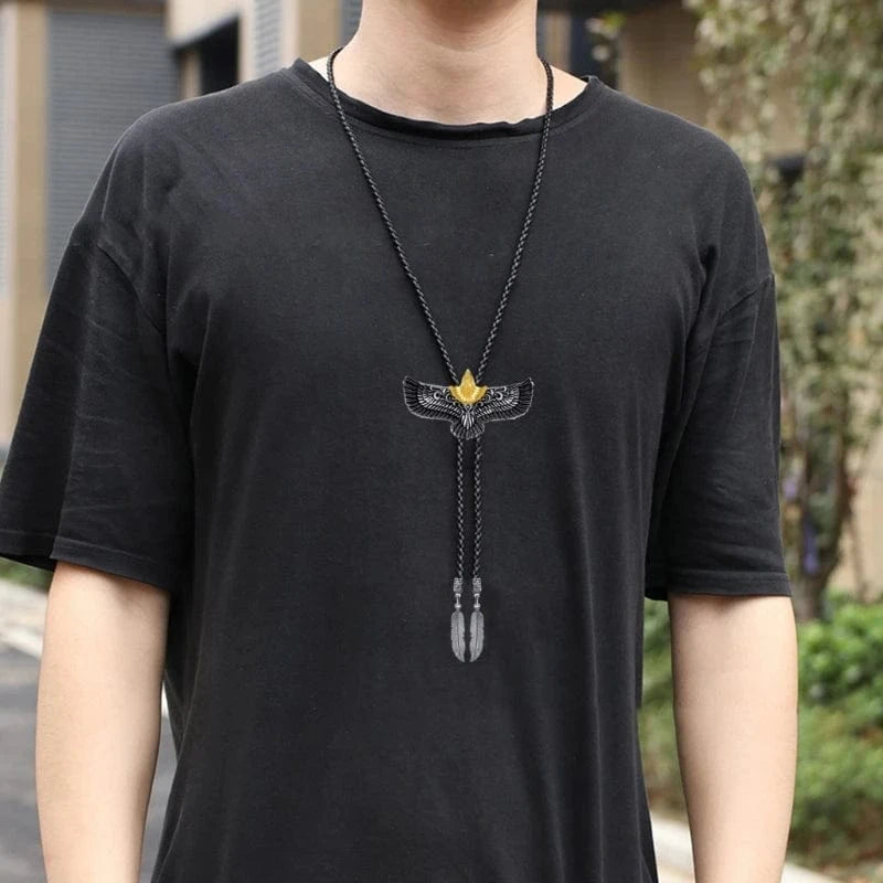 Bolo tie i svart läder med flygande örnhänge Svart