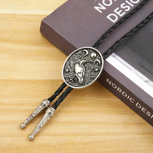 Bolo tie med djurmönster och månmotiv