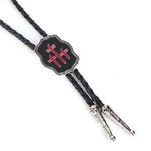 Bolo tie med korsmotiv i svart emalj