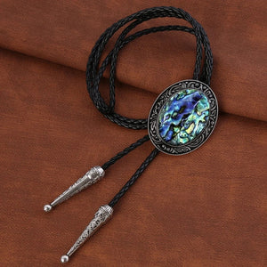 Bolo tie med snäckstenshänge i blågrönt skimrande