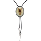 Bolo tie oval med natursten och skorpiondetalj Vit med skorpion