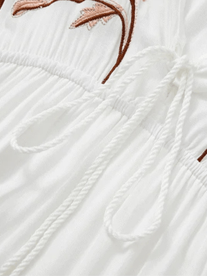 Broderad klänning