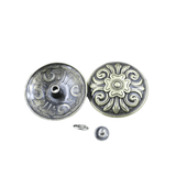 Concho med antikt blomrelief Antikmässing
