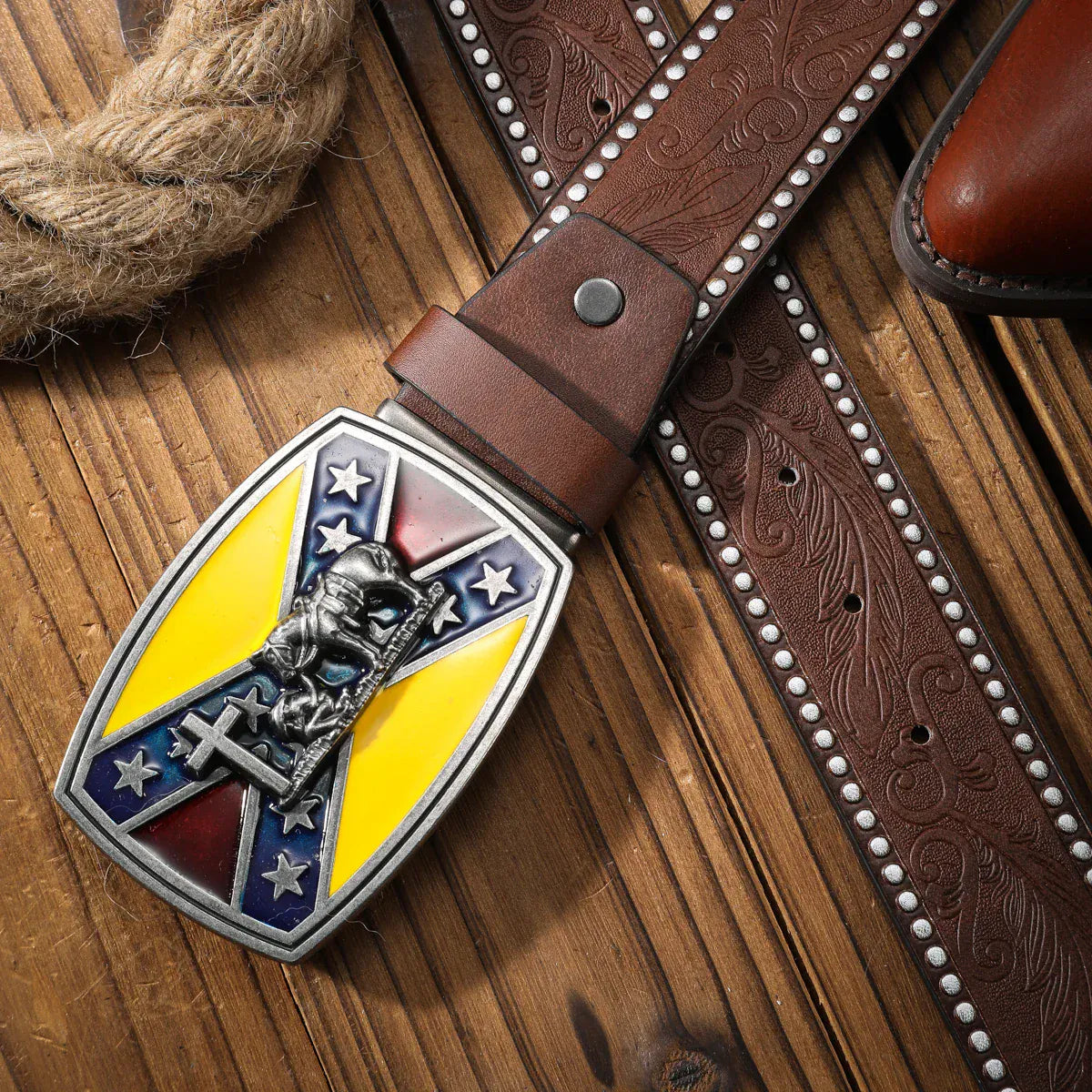 Cowboybälte med färgstarkt spänne