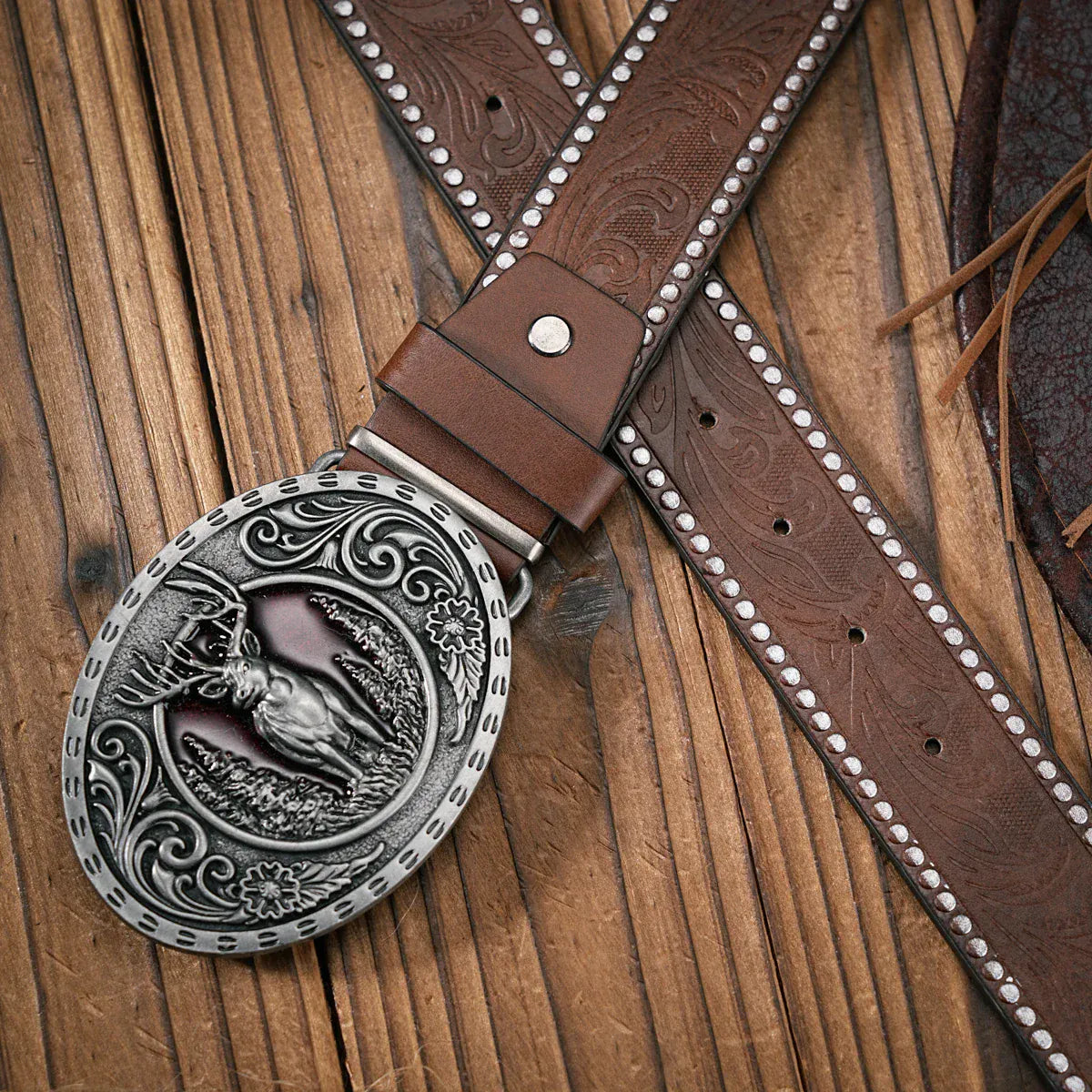 Cowboybälte med hjortspänne