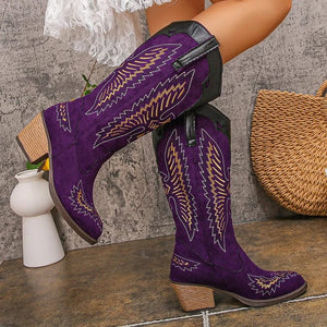 Cowboyboots i mjuk mockalook med snidad västerndetalj