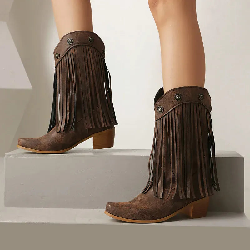 Cowboyboots med fransar och nitar i västernstil
