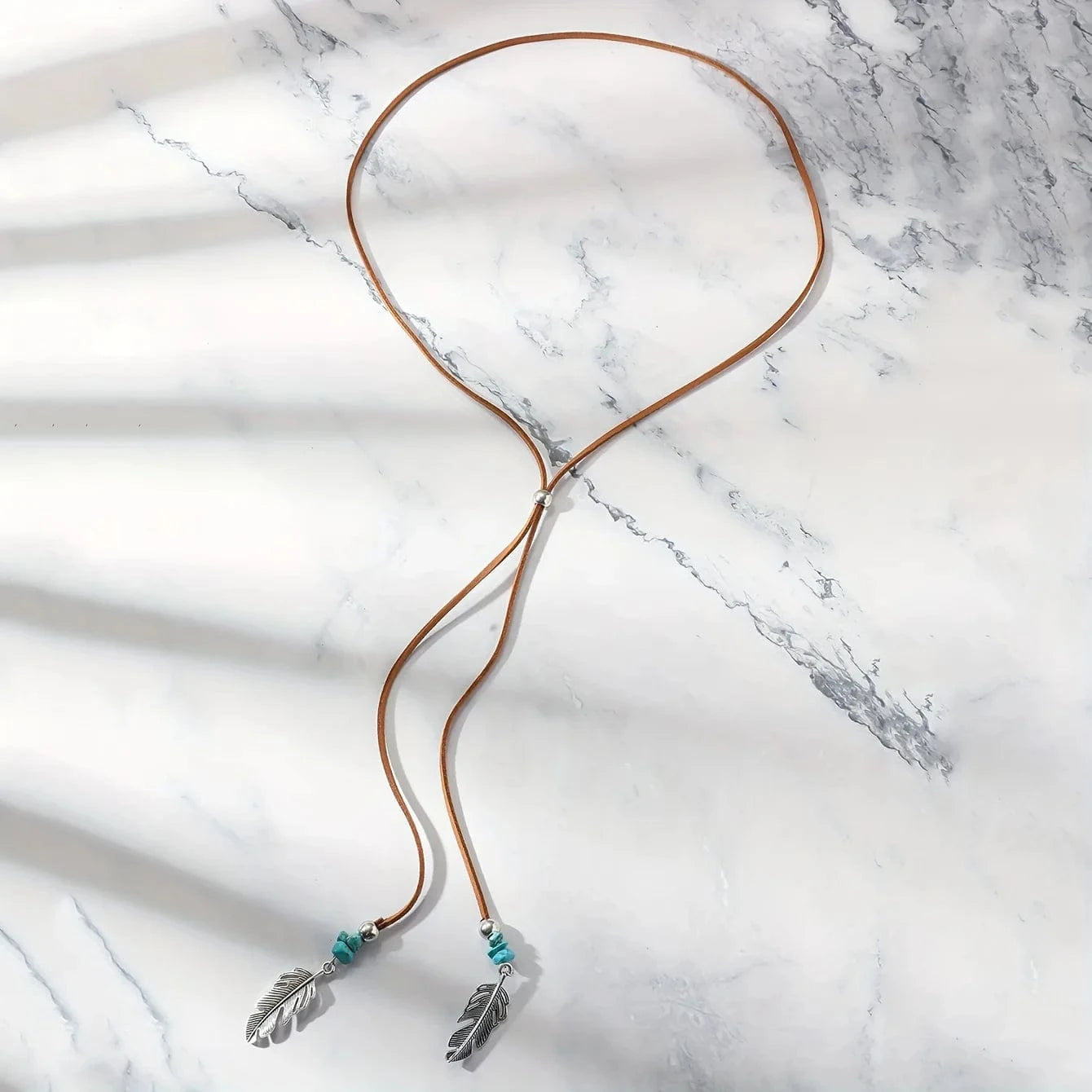 Lariat-halsband i mocka med fjädrar och turkos Brun med turkos