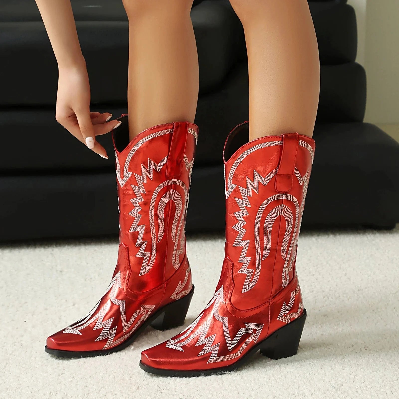 Metalliska Cowgirl Boots med Kontrastbrodyr
