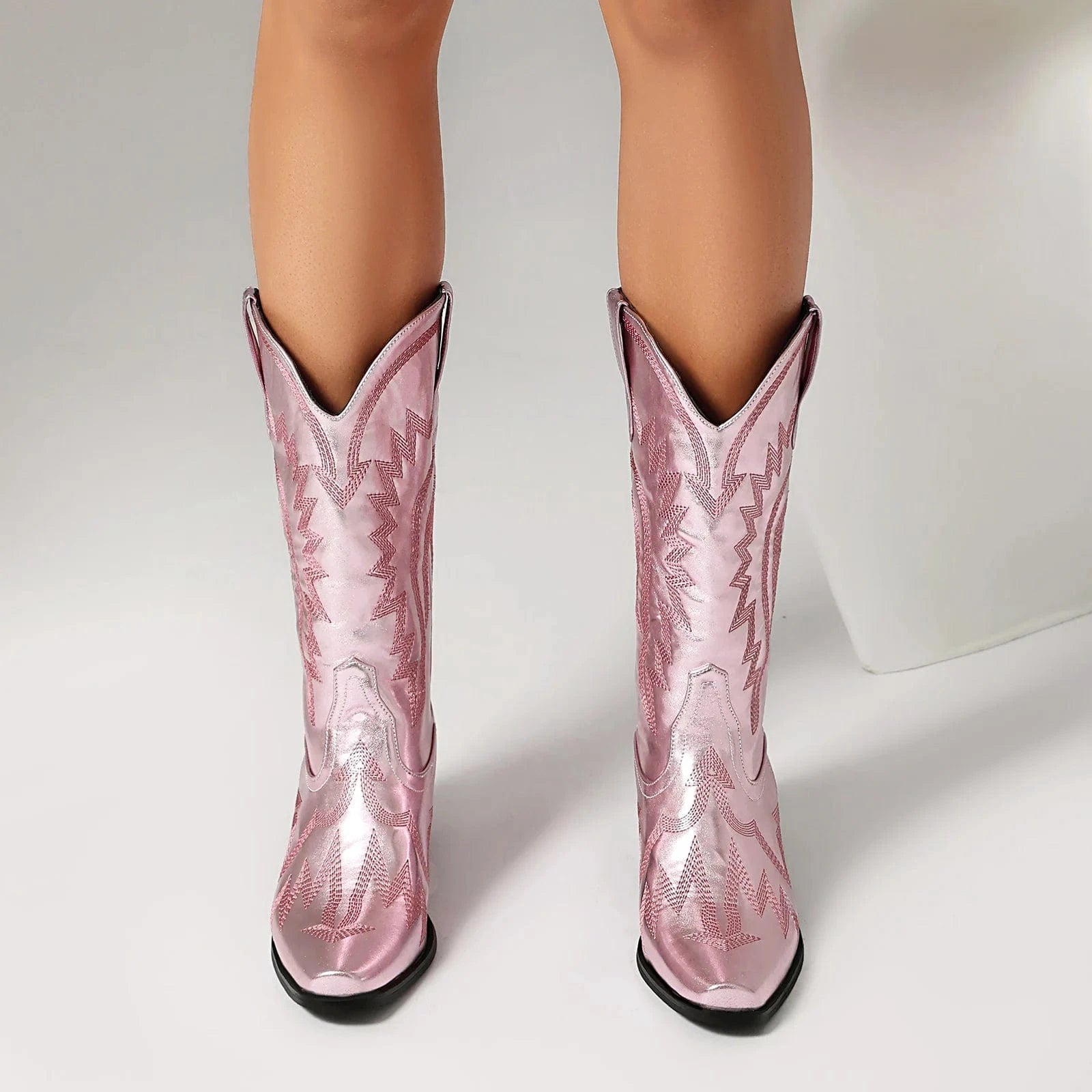 Metalliska Cowgirl Boots med Kontrastbrodyr