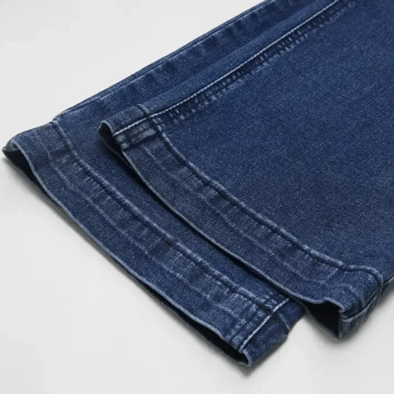 Mörkblå bootcut jeans med broderat hjärta och hästmotiv