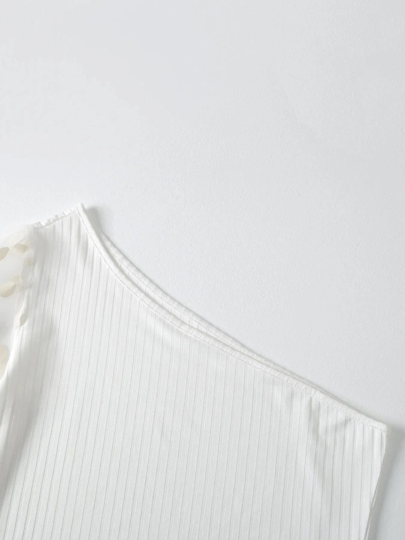 One shoulder blus