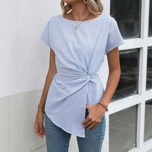 Randig blus med knyt