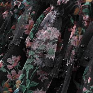 Tyllkjol med blomstermotiv