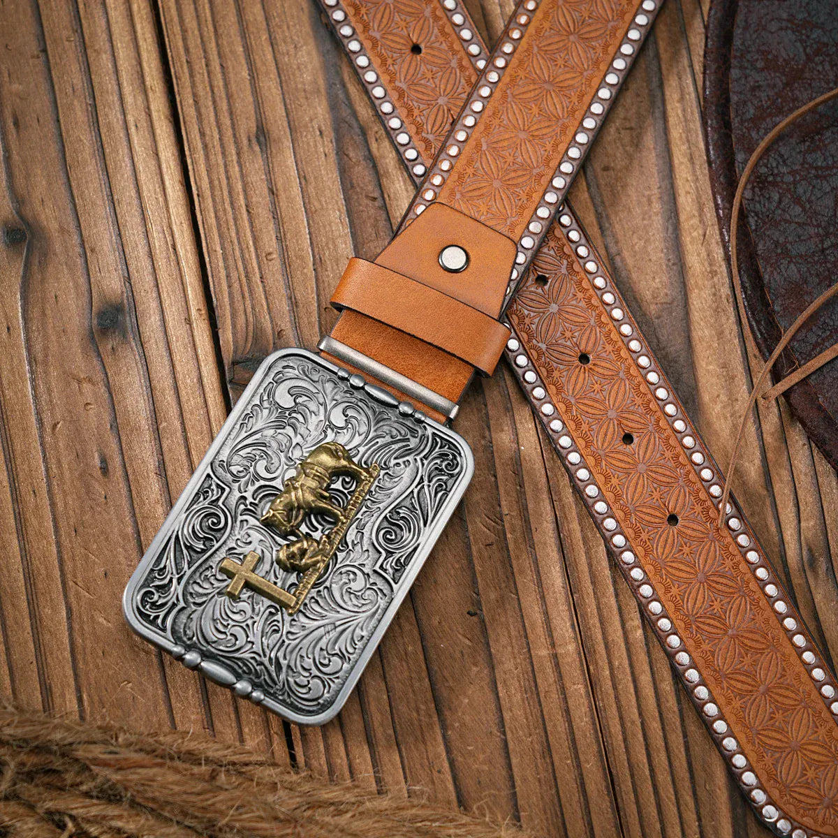 Westernbälte med silverfärgat cowboy prayer
